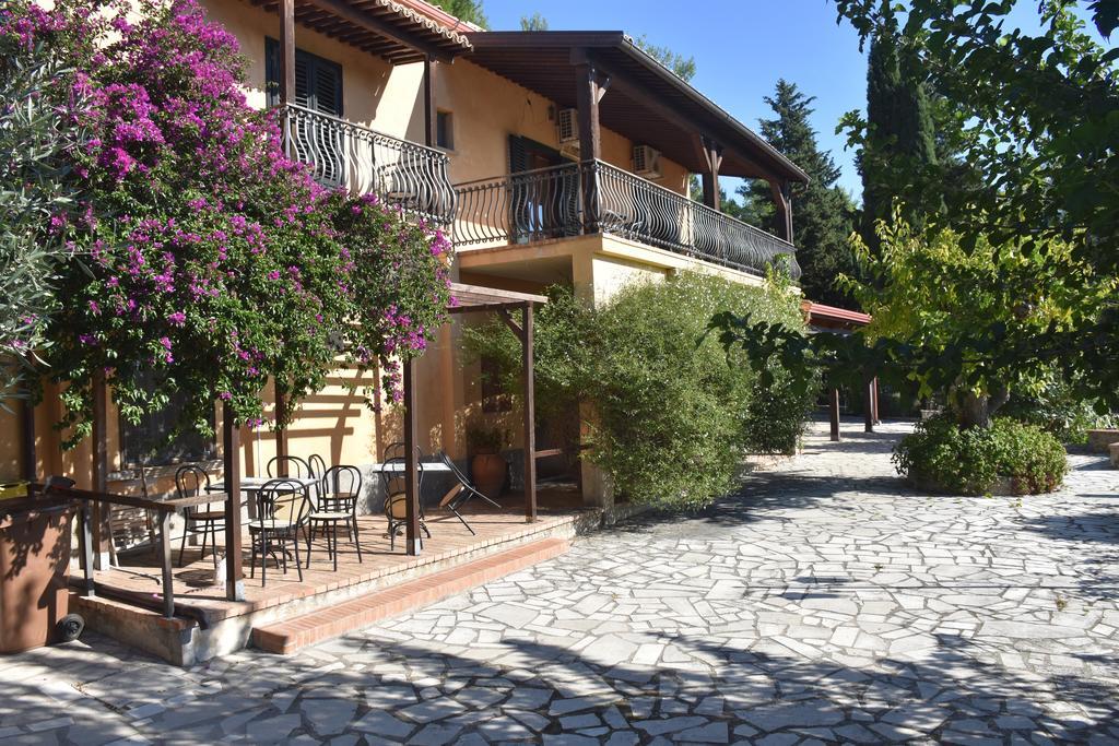 Azienda Agrituristica Biologica Il Querceto Αγία Σεβερίνα Εξωτερικό φωτογραφία